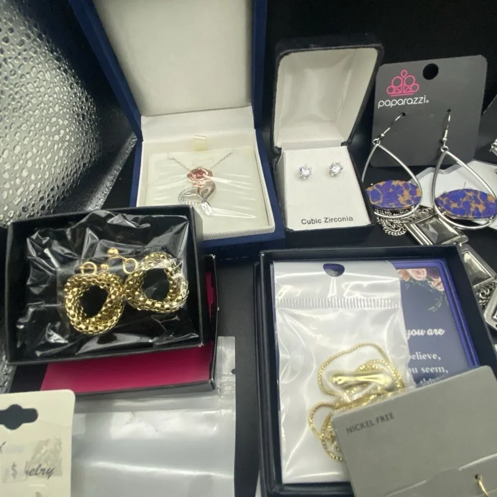 Lot 18 NWT NOS Earrings Necklace Liz Claiborne Paparazzi Mervyns Nordstrom Rack - Picture 2 of 7